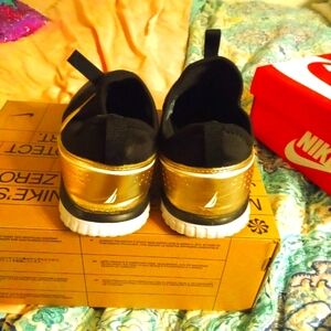 Women's nautica Brand tennis shoes